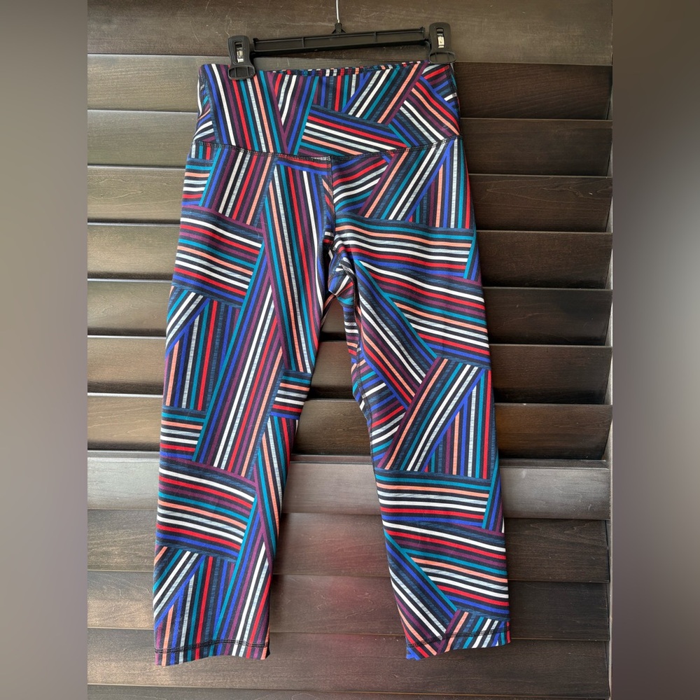 Old Navy Active Medium Colorful Stripe Cropped Leggings Black Blue Purple